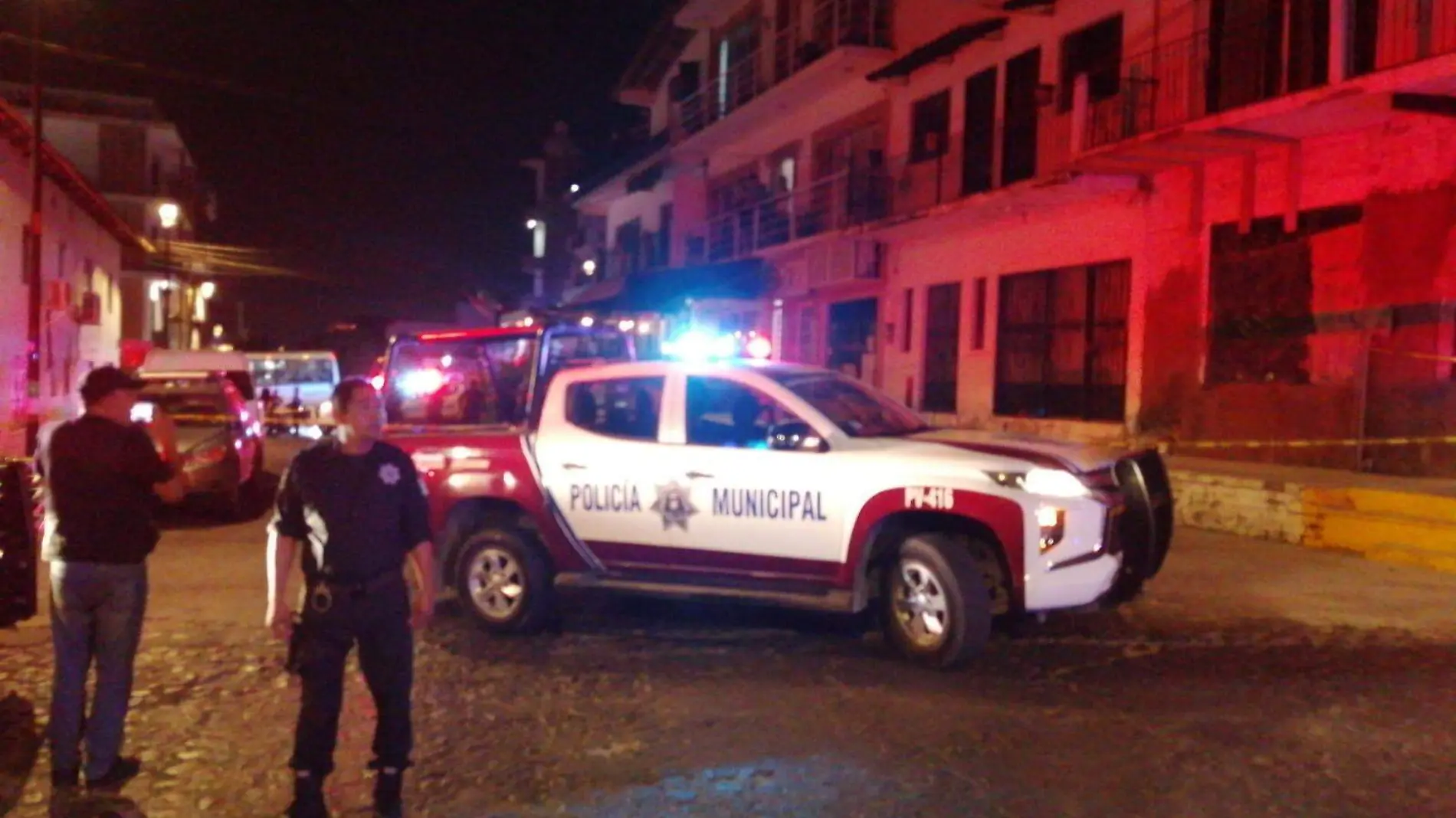 Balean a dos en Puerto Vallarta